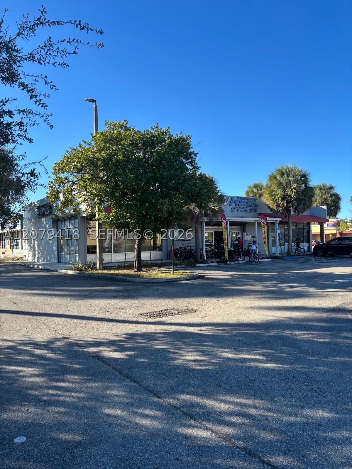 7035 Taft St - Image 1