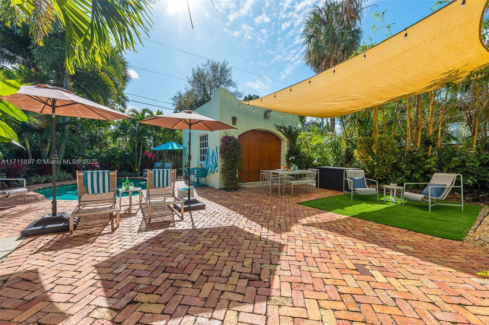 FLAMINGO PARK - Residential Lease