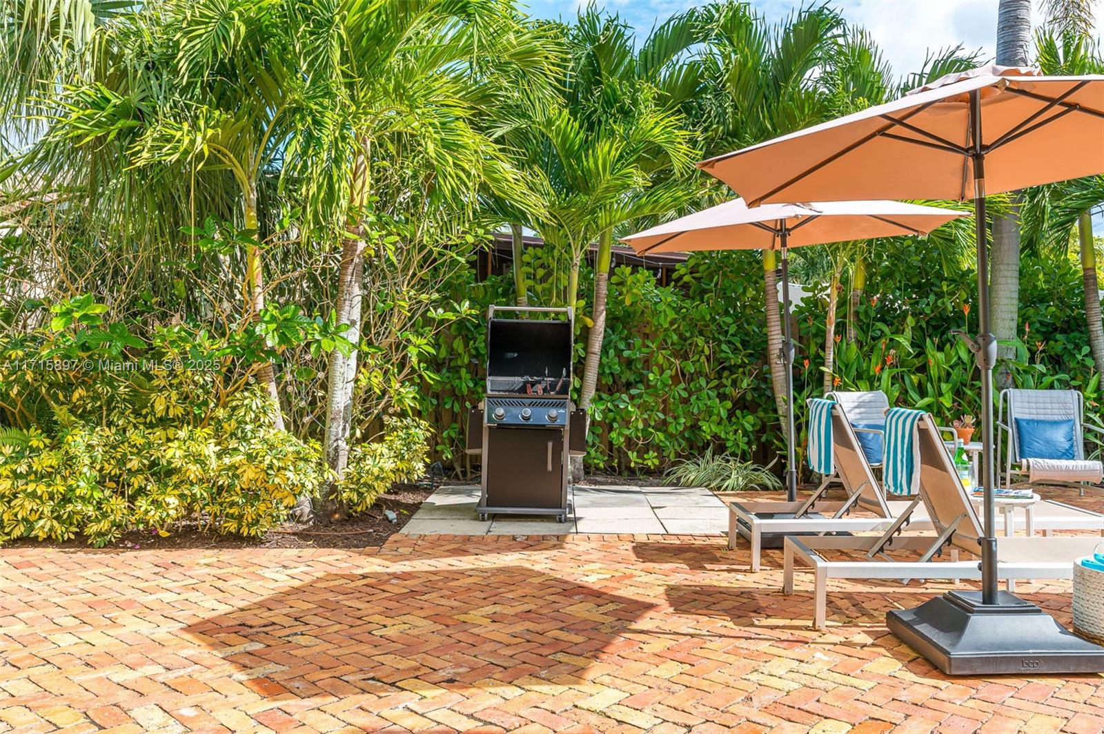 FLAMINGO PARK - Residential Lease