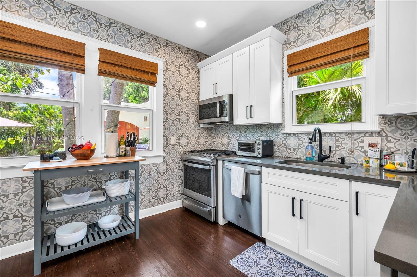 FLAMINGO PARK - Residential Lease