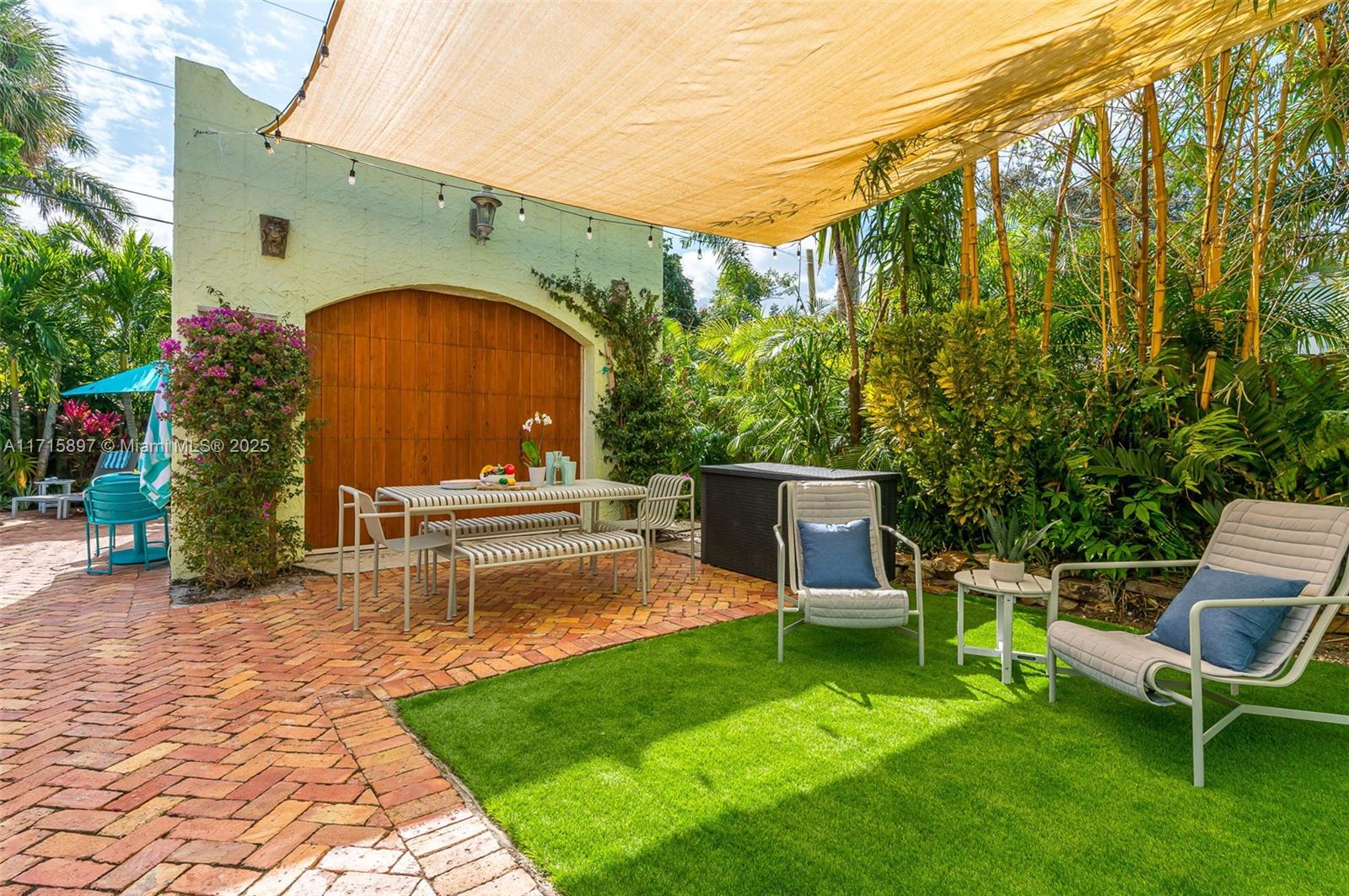 FLAMINGO PARK - Residential Lease
