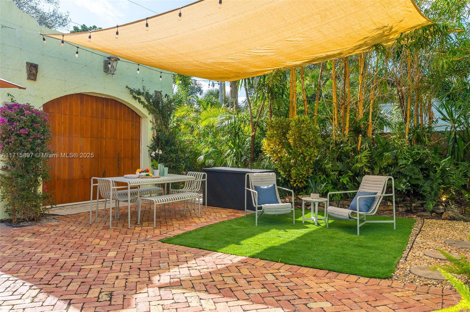 FLAMINGO PARK - Residential Lease