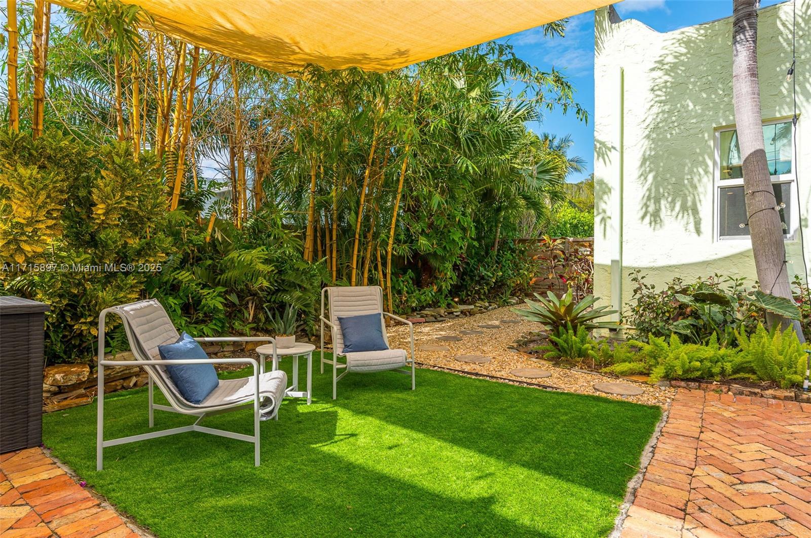 FLAMINGO PARK - Residential Lease