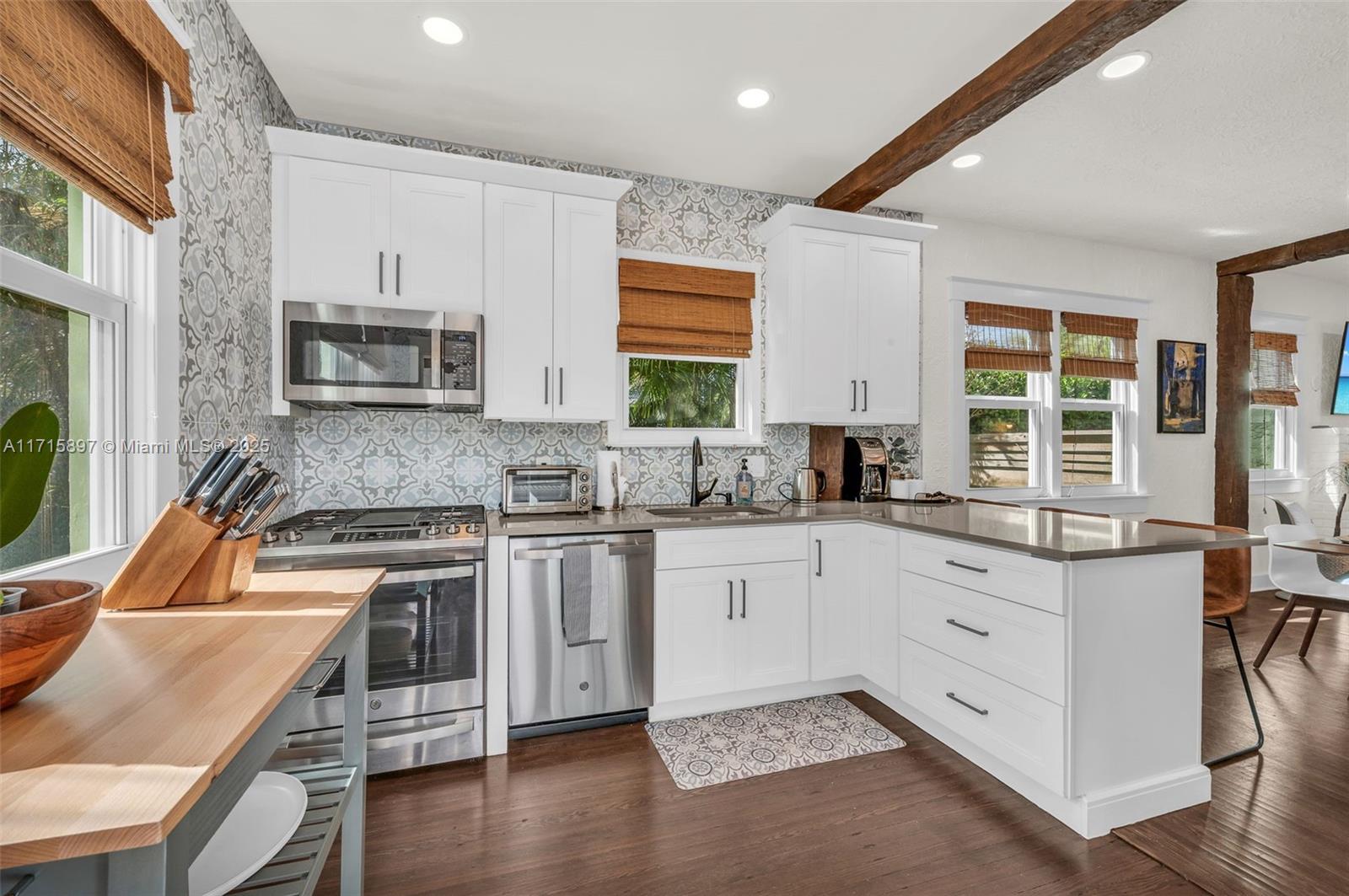 FLAMINGO PARK - Residential Lease