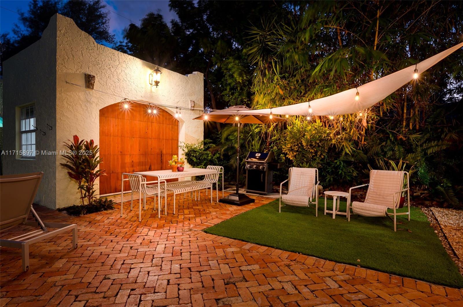 FLAMINGO PARK - Residential Lease