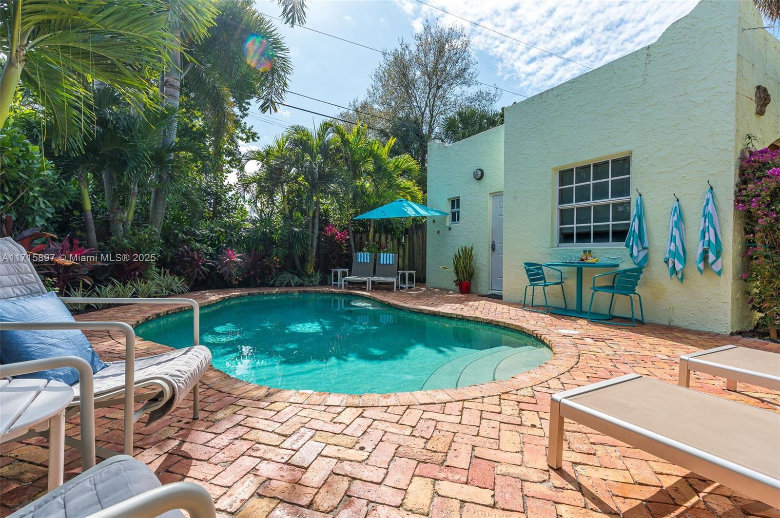 FLAMINGO PARK - Residential Lease