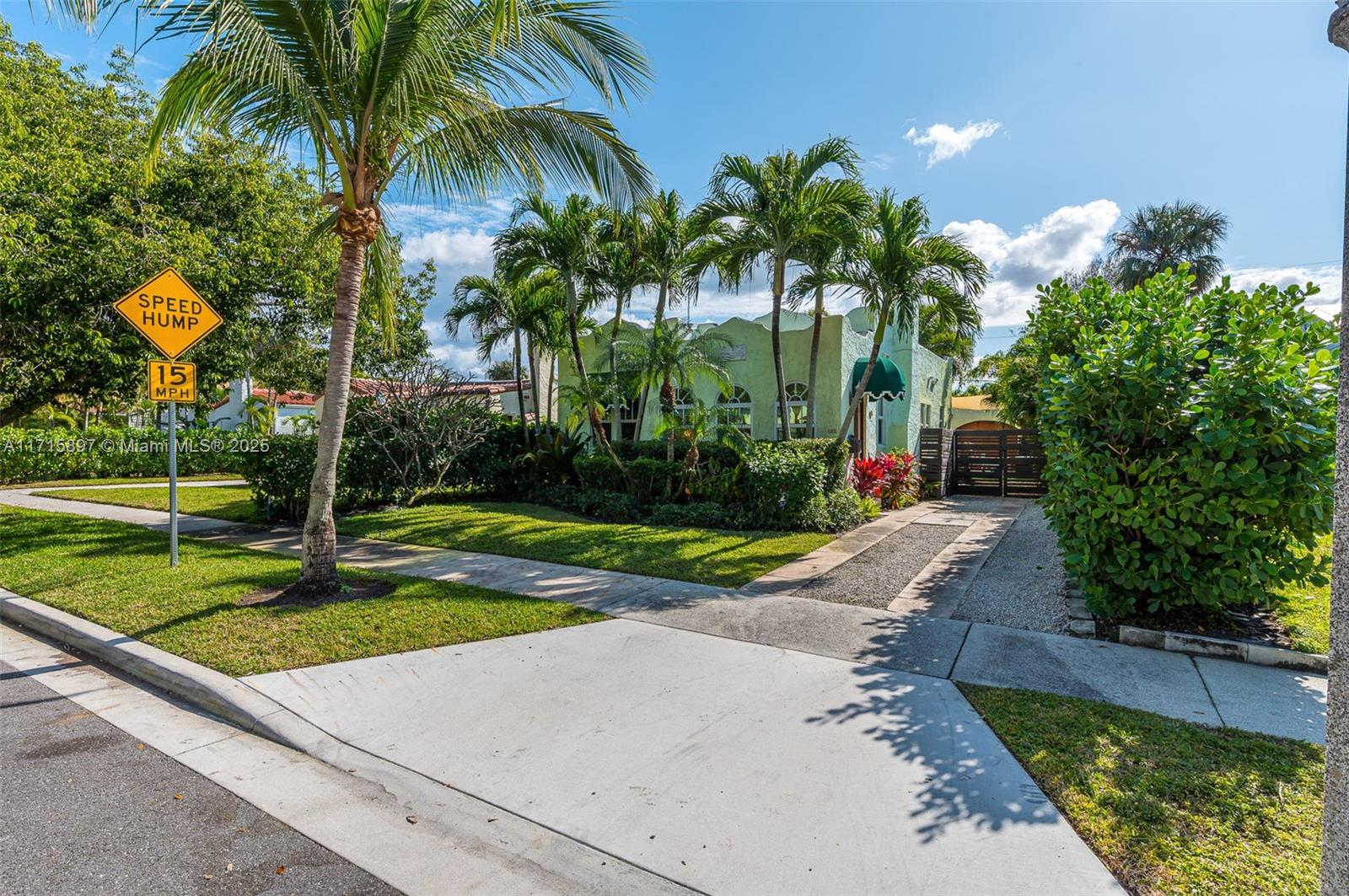 FLAMINGO PARK - Residential Lease
