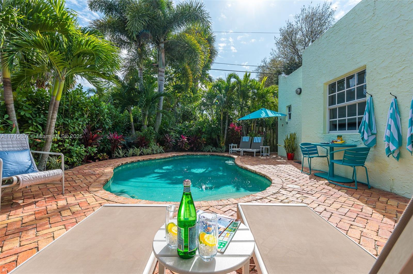 FLAMINGO PARK - Residential Lease