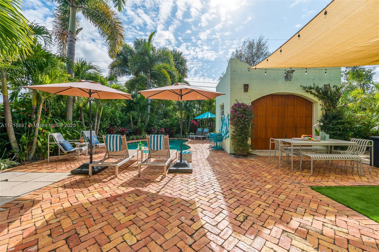 FLAMINGO PARK - Residential Lease