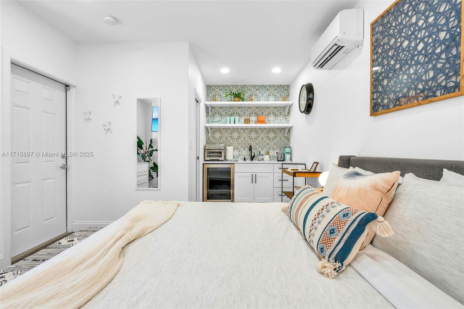FLAMINGO PARK - Residential Lease