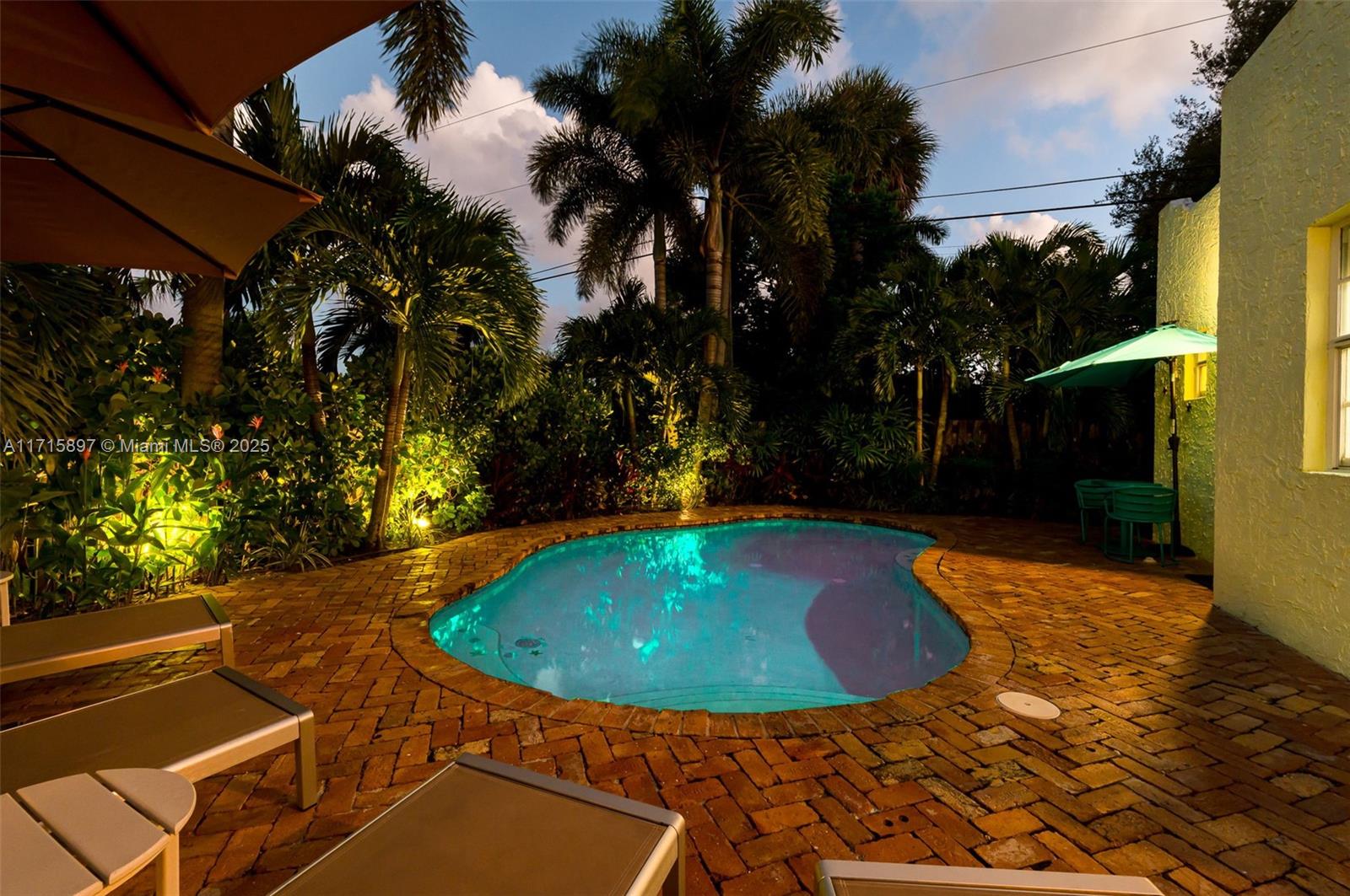 FLAMINGO PARK - Residential Lease