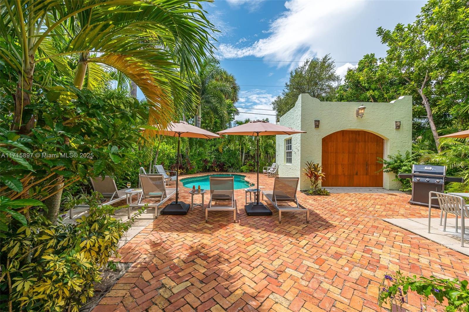 FLAMINGO PARK - Residential Lease
