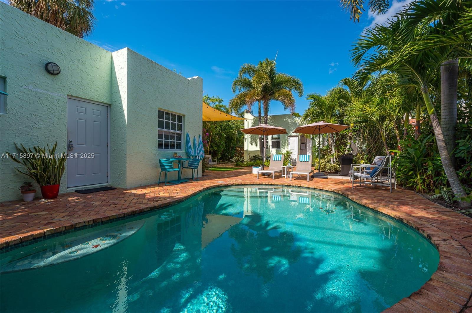 FLAMINGO PARK - Residential Lease