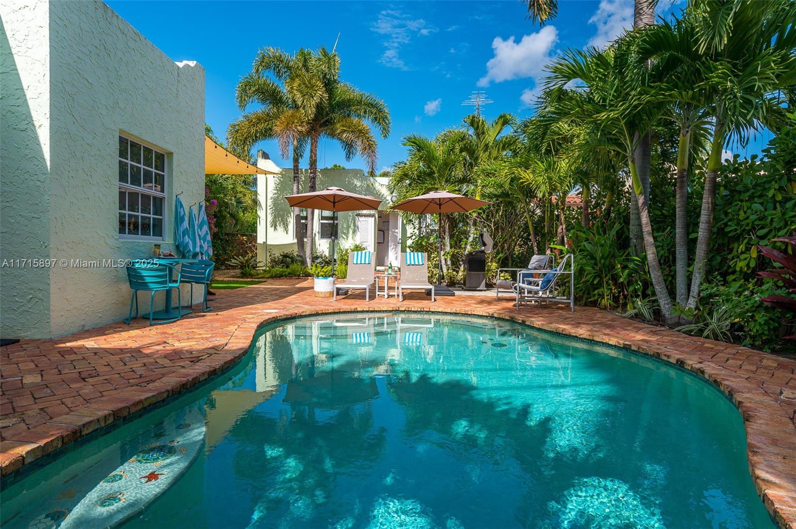 FLAMINGO PARK - Residential Lease