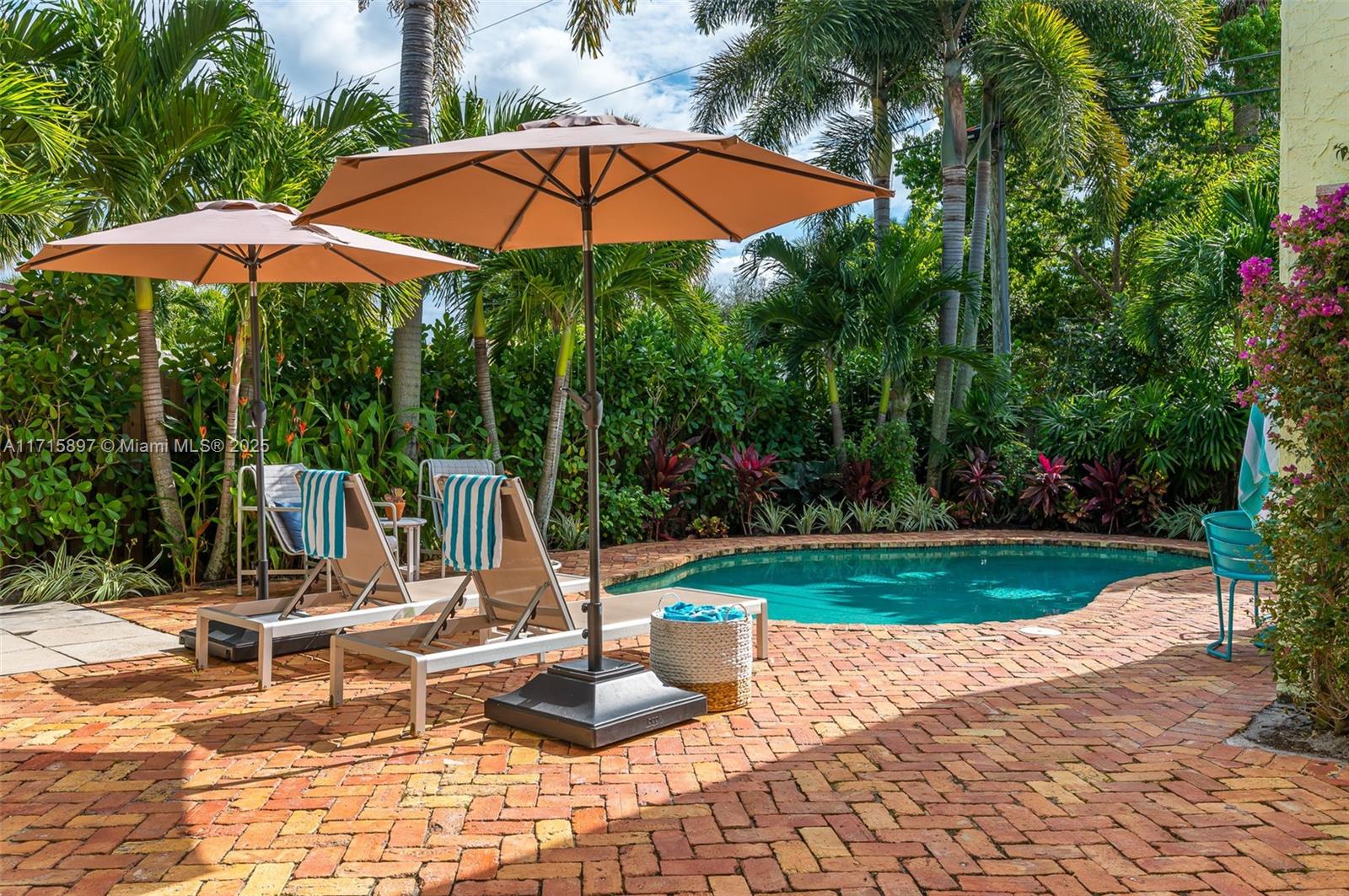 FLAMINGO PARK - Residential Lease