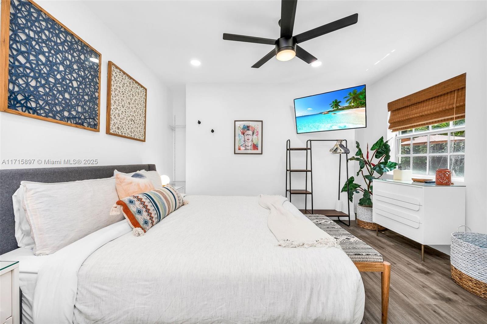 FLAMINGO PARK - Residential Lease