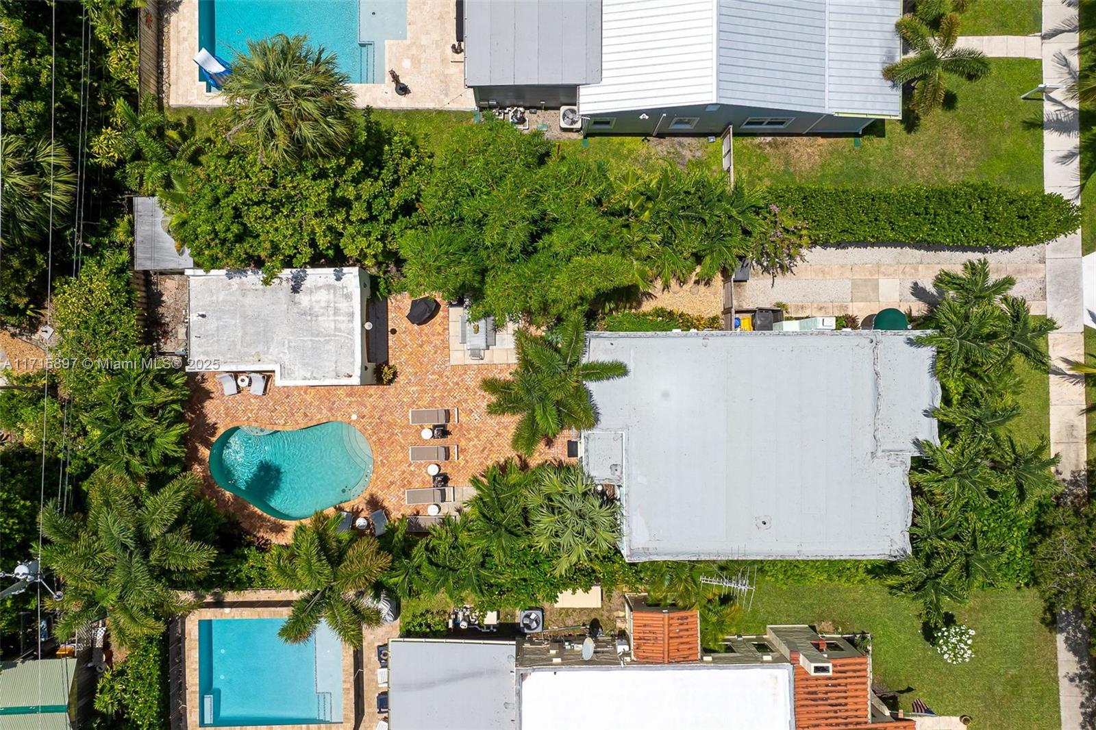 FLAMINGO PARK - Residential Lease