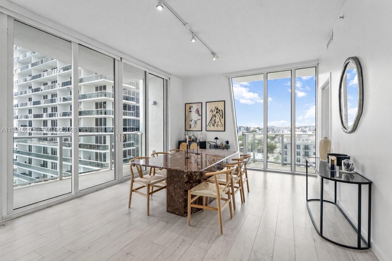 THE CRIMSON CONDO - Residential