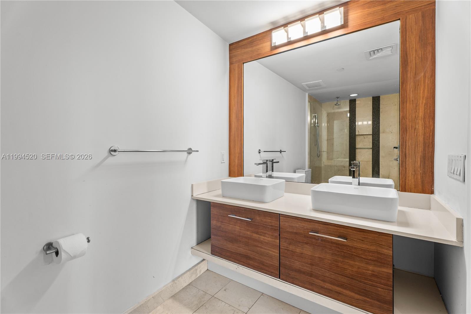 THE CRIMSON CONDO - Residential