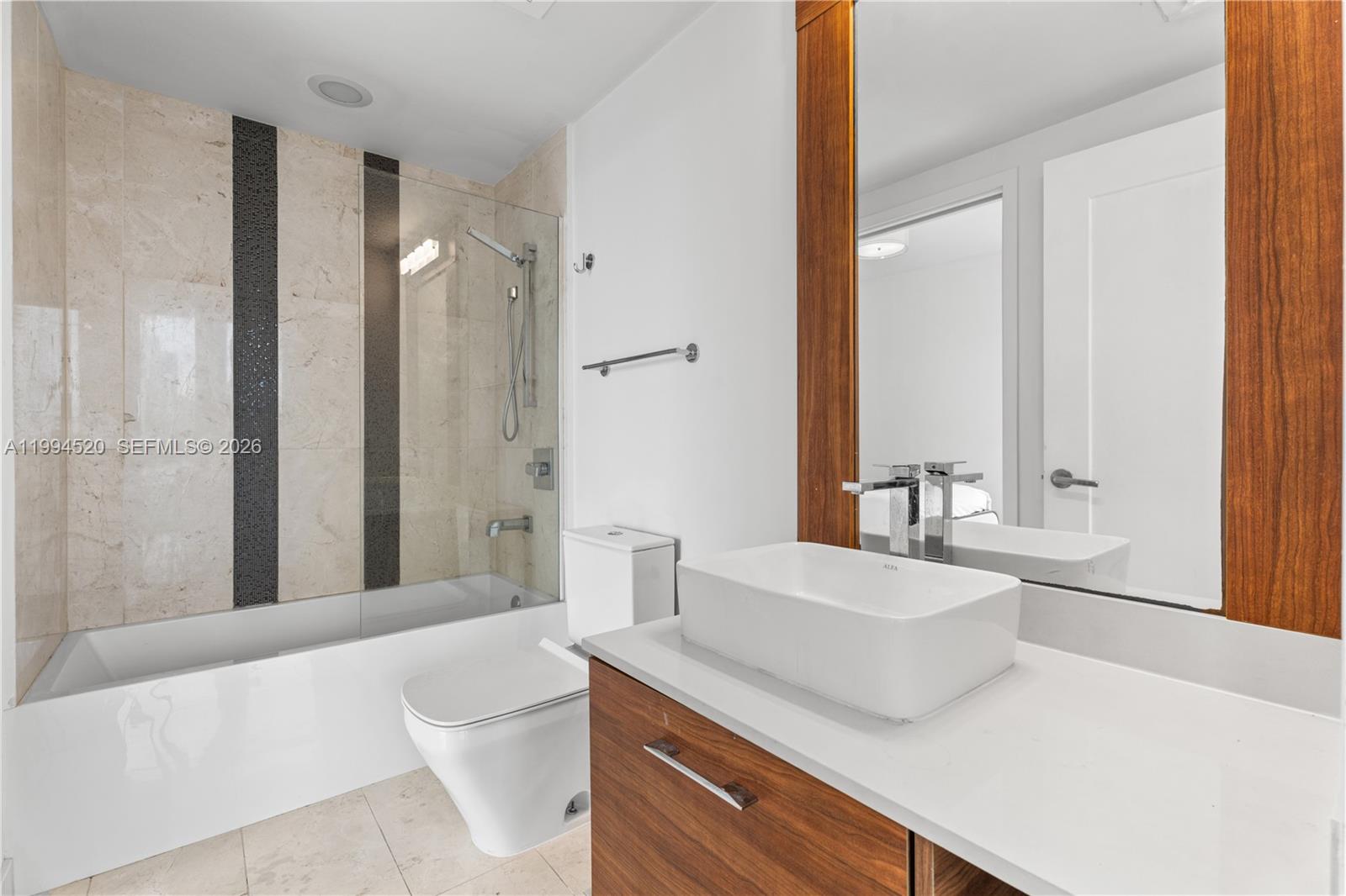 THE CRIMSON CONDO - Residential