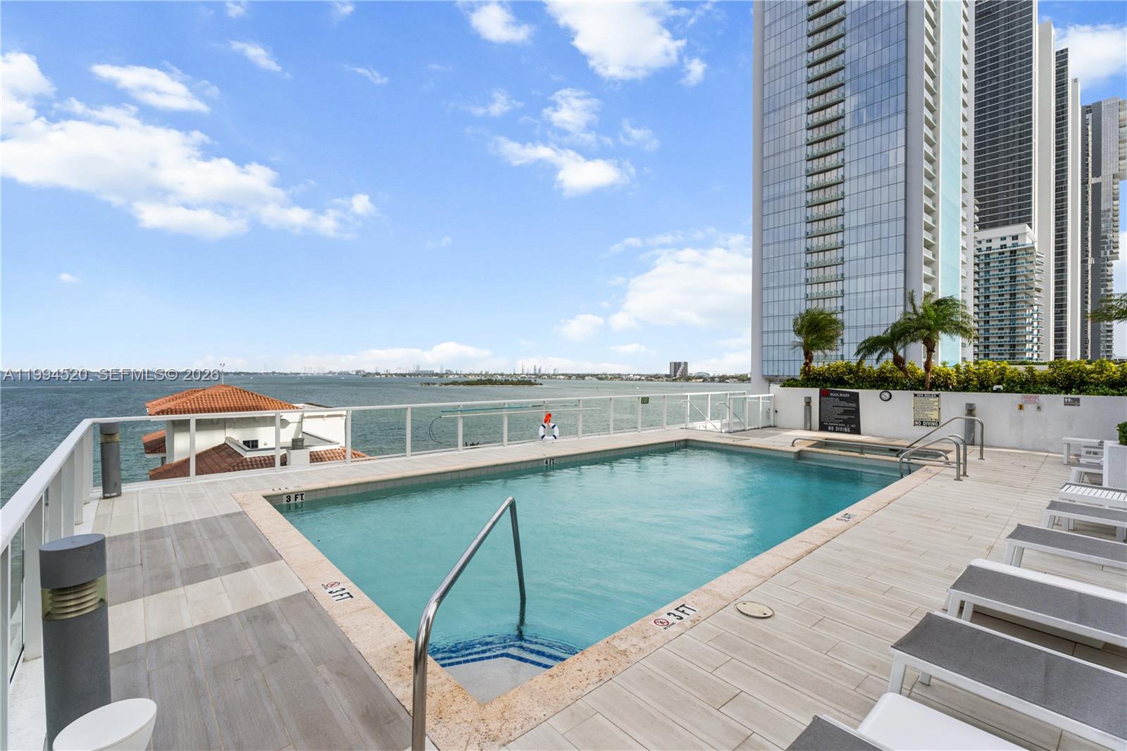 THE CRIMSON CONDO - Residential