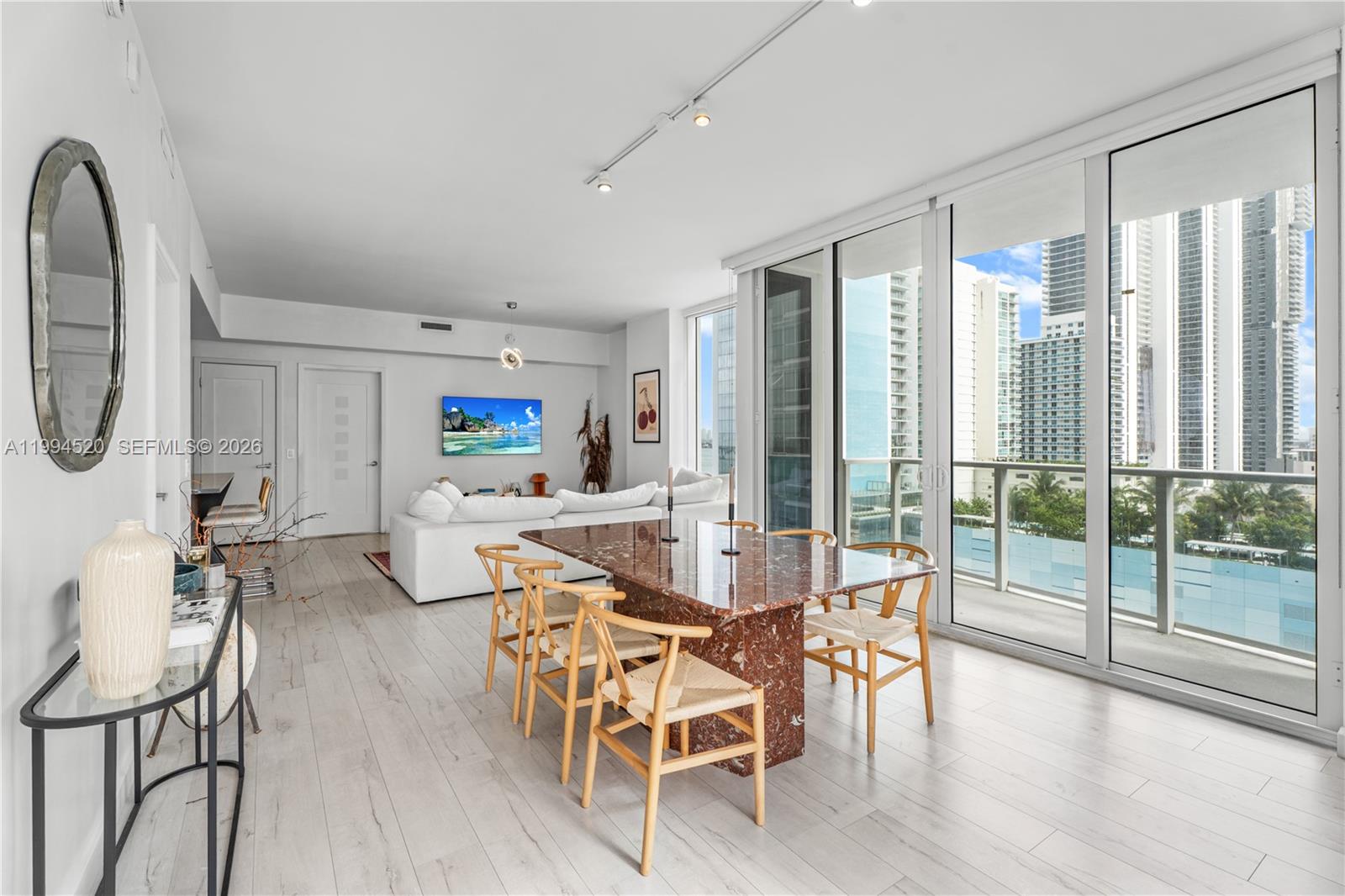 THE CRIMSON CONDO - Residential