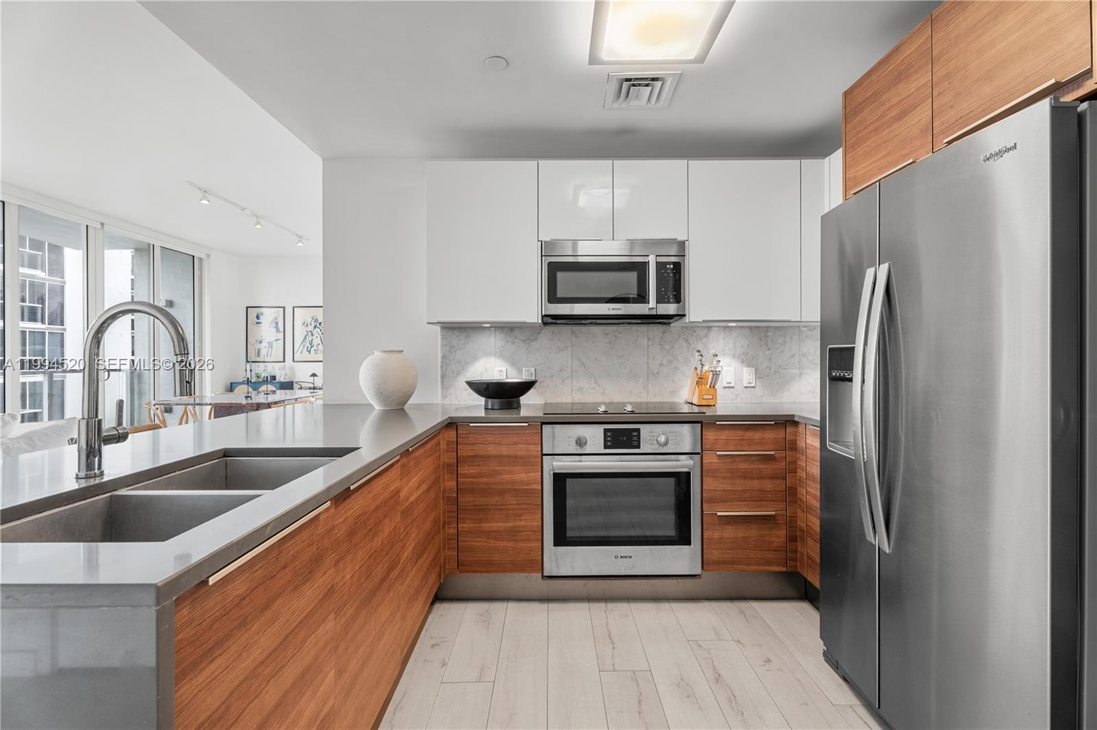 THE CRIMSON CONDO - Residential