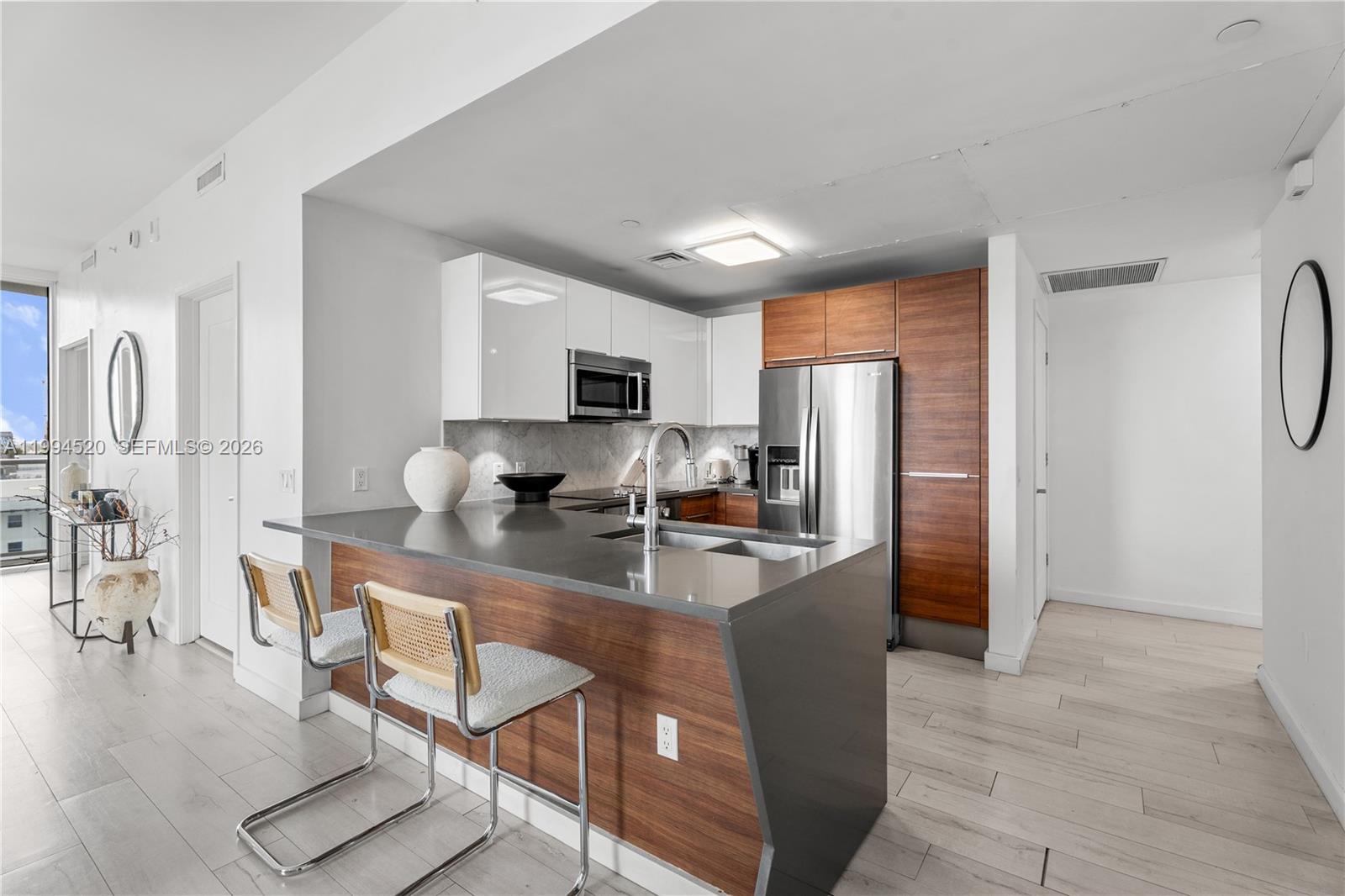 THE CRIMSON CONDO - Residential