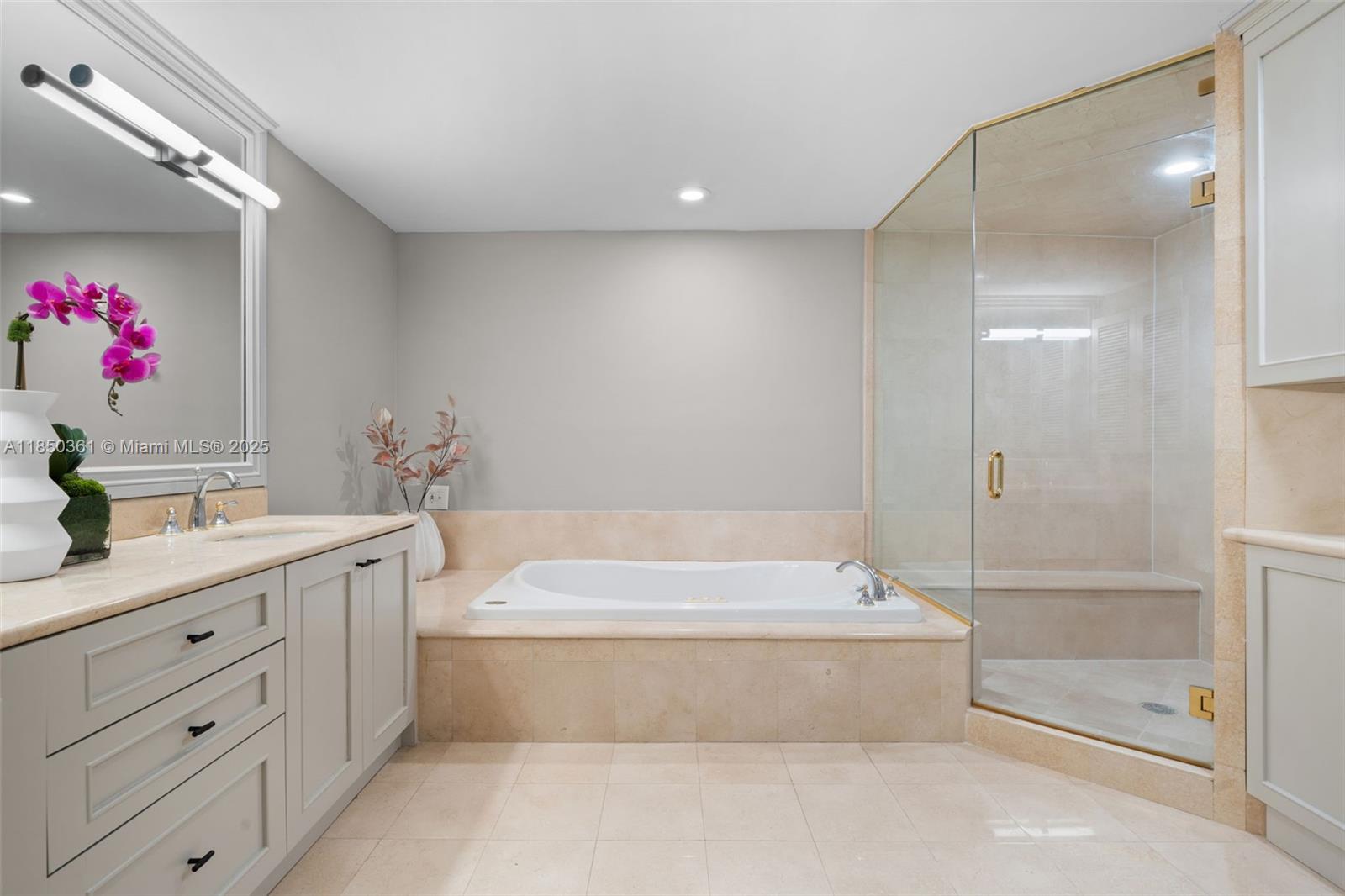 PALMS TOWER ONE CONDO - Residential Lease