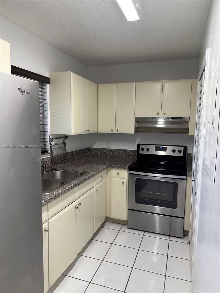 BIRD RD HIGHLANDS - Residential Lease