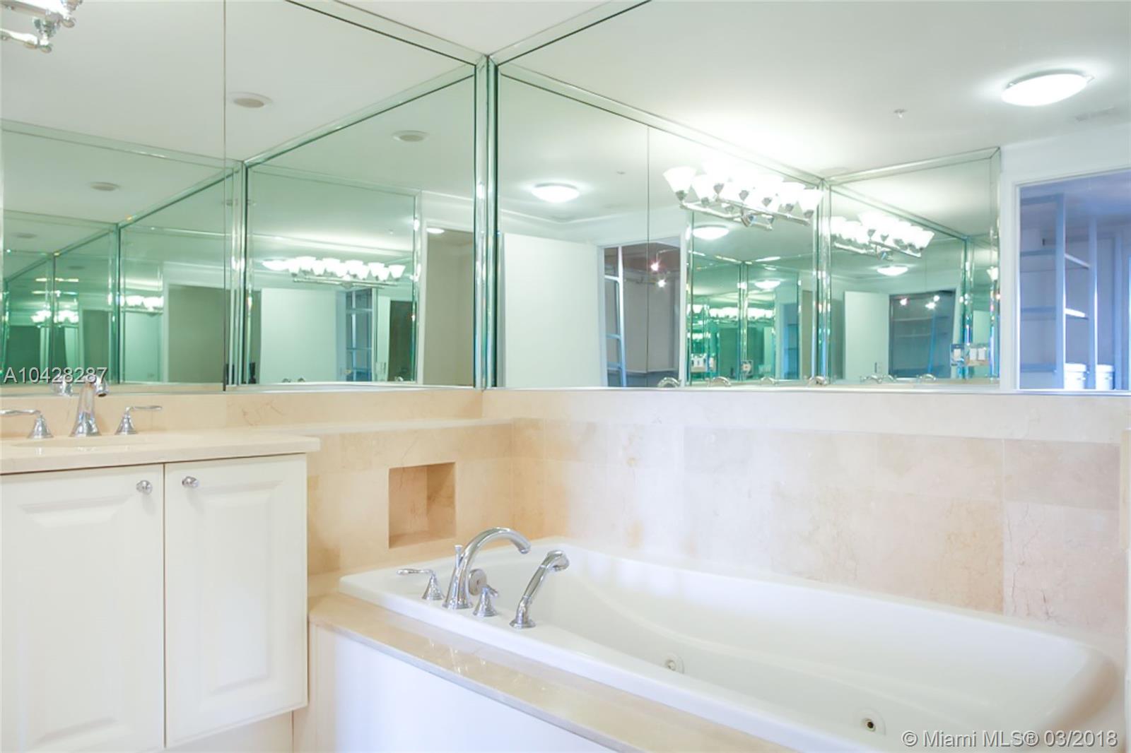 RITZ CARLTON - Residential