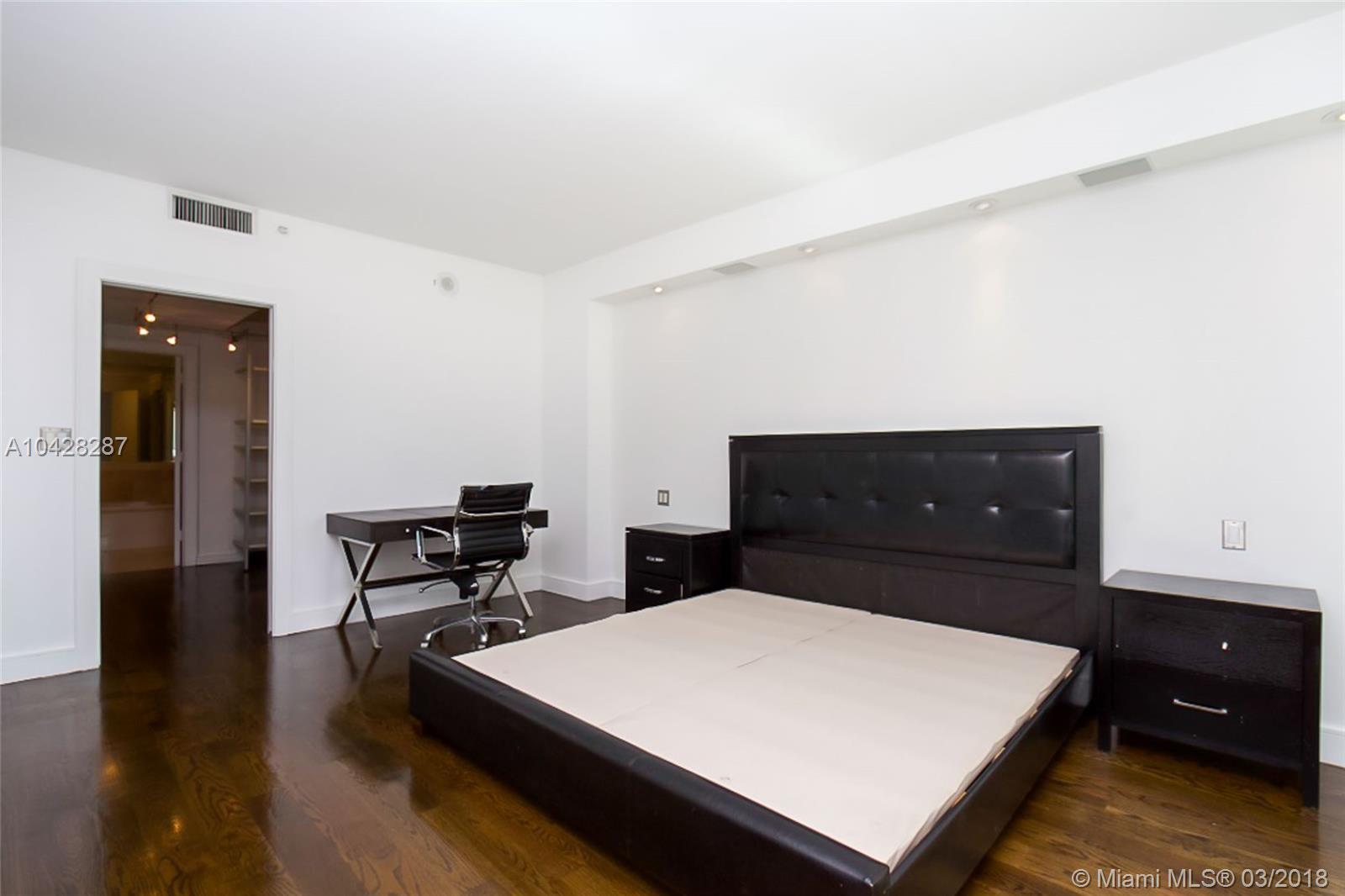 RITZ CARLTON - Residential