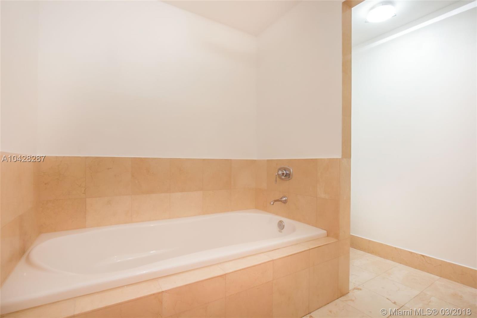 RITZ CARLTON - Residential