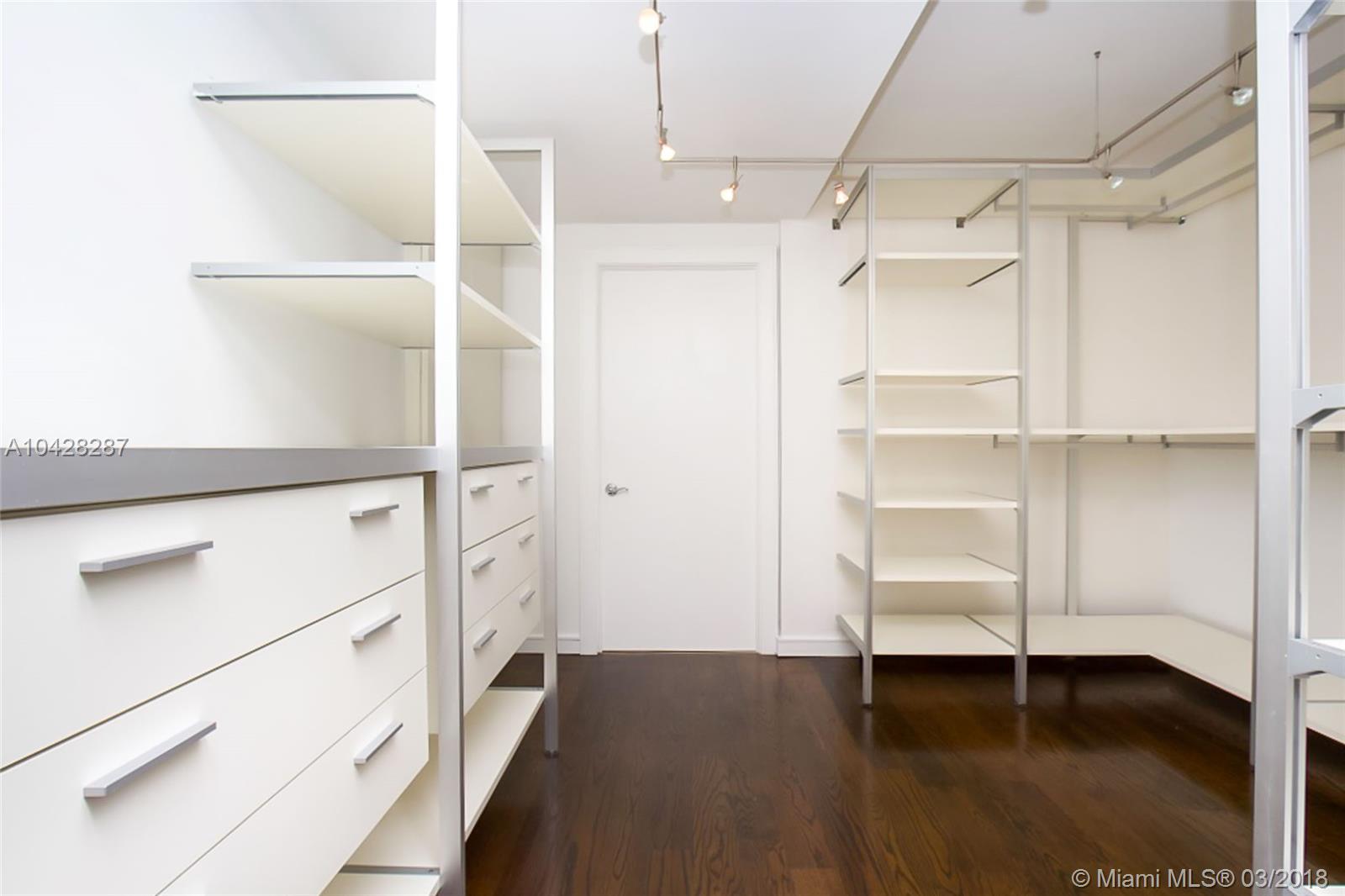 RITZ CARLTON - Residential