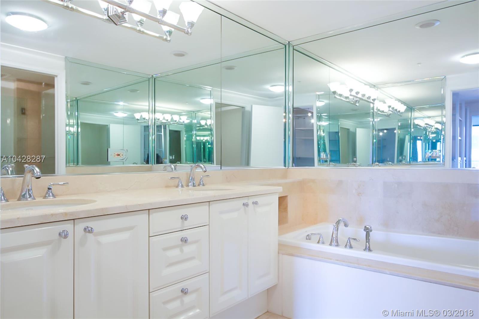 RITZ CARLTON - Residential