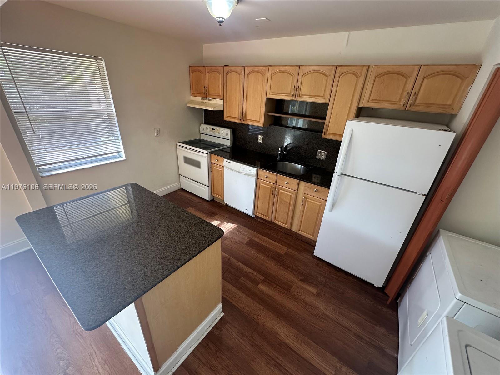 NO 1 PALM-AIRE VILLAGE CO - Residential Lease