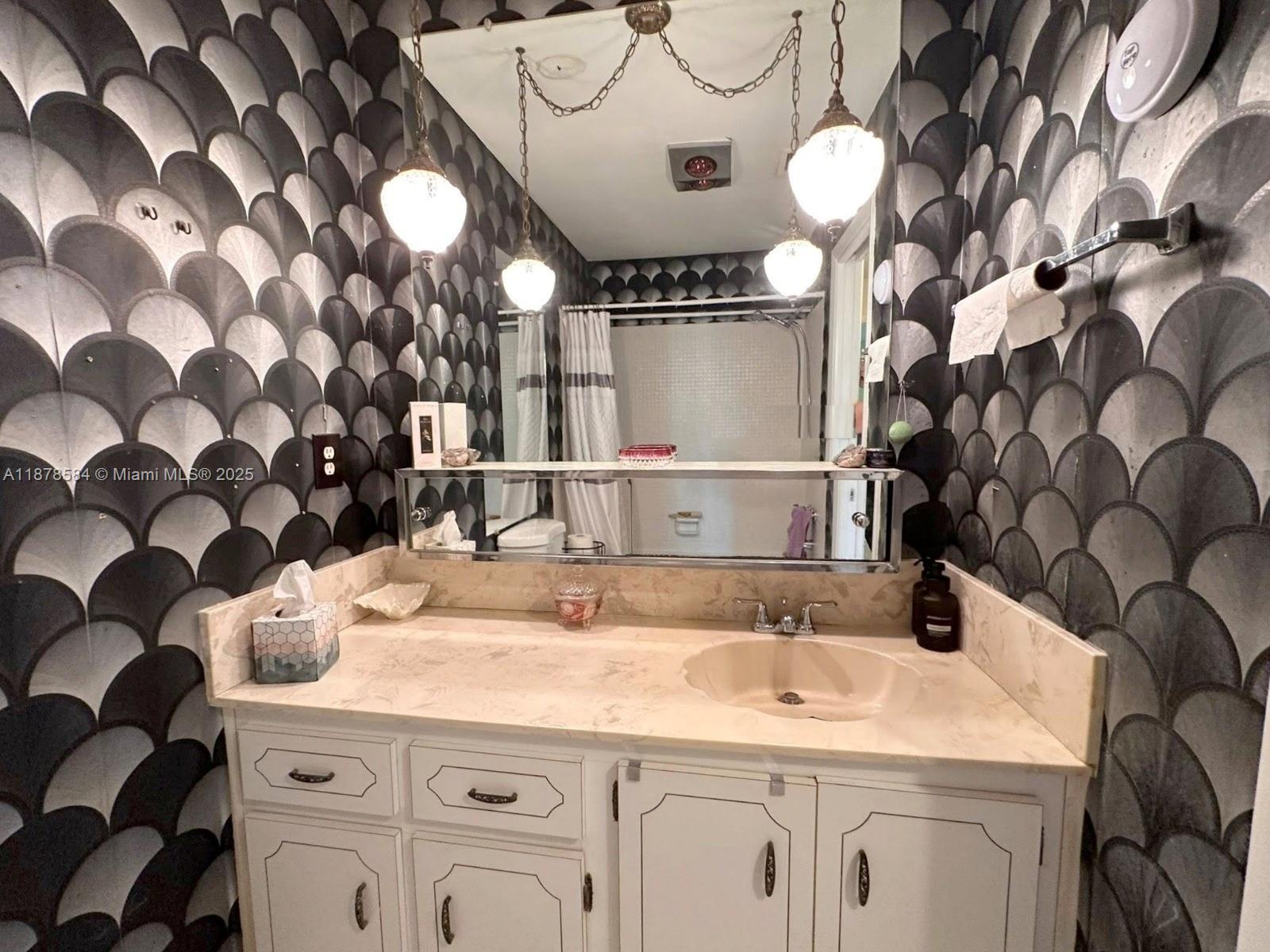 HIGH POINT CONDO SEC 4 - Residential