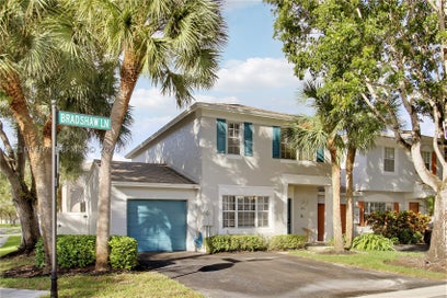 9561 Bradshaw Ln Tamarac FL 33321