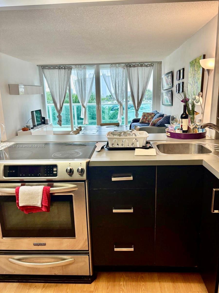 100 Bayview Dr 302