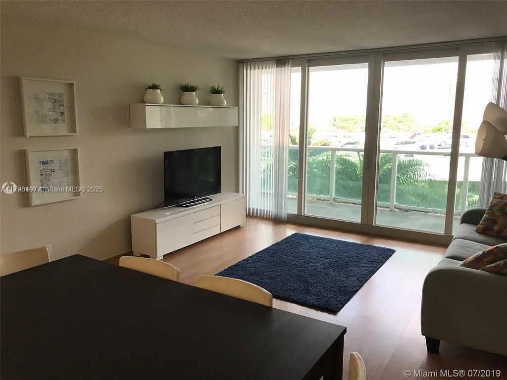 100 Bayview Dr 302