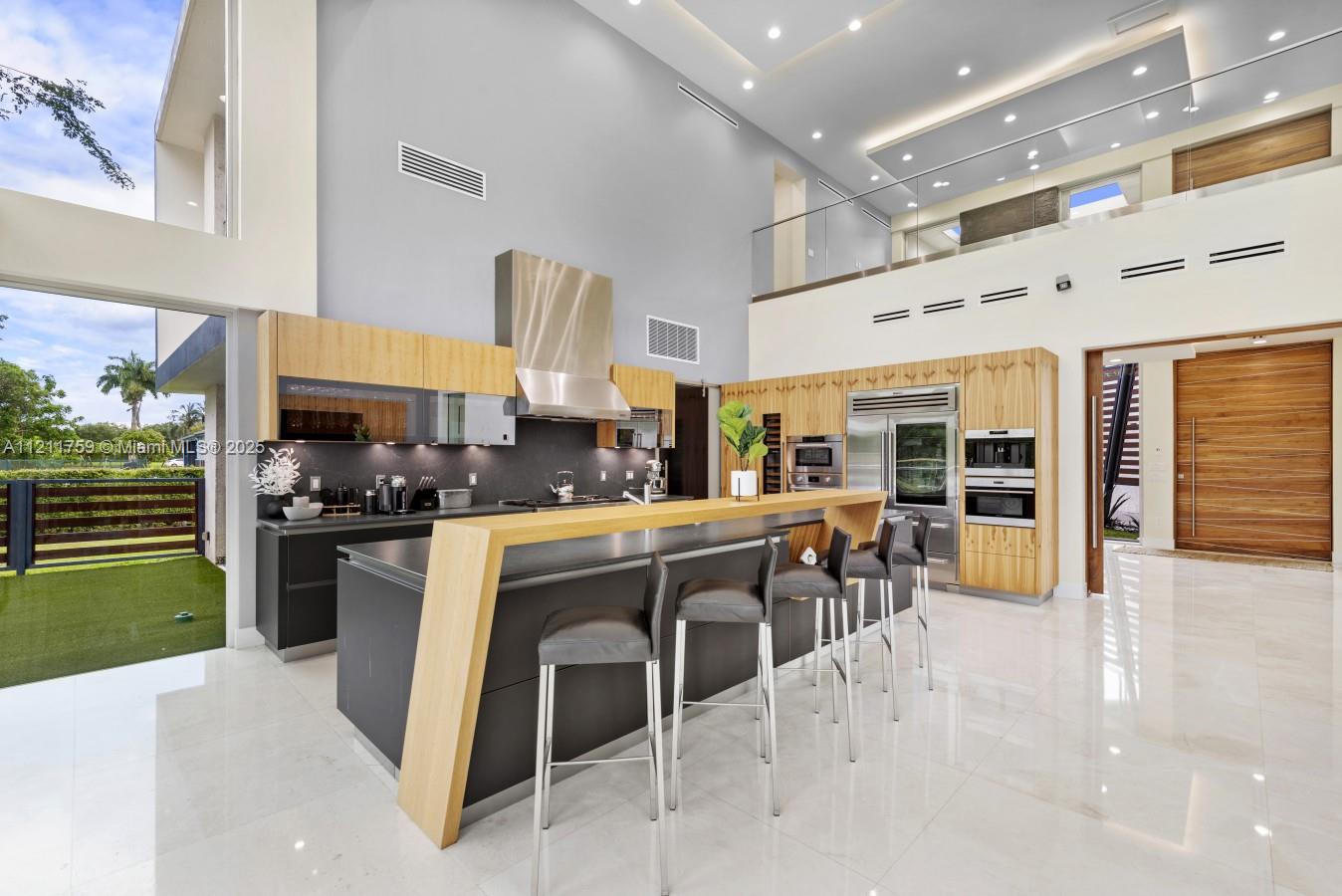 EVERGLADES SUGAR & LAND C - Residential Lease