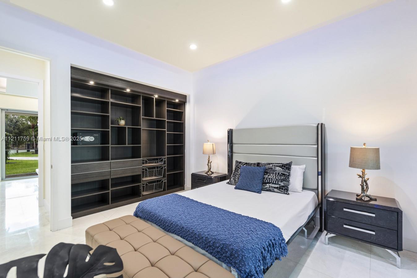 EVERGLADES SUGAR & LAND C - Residential Lease