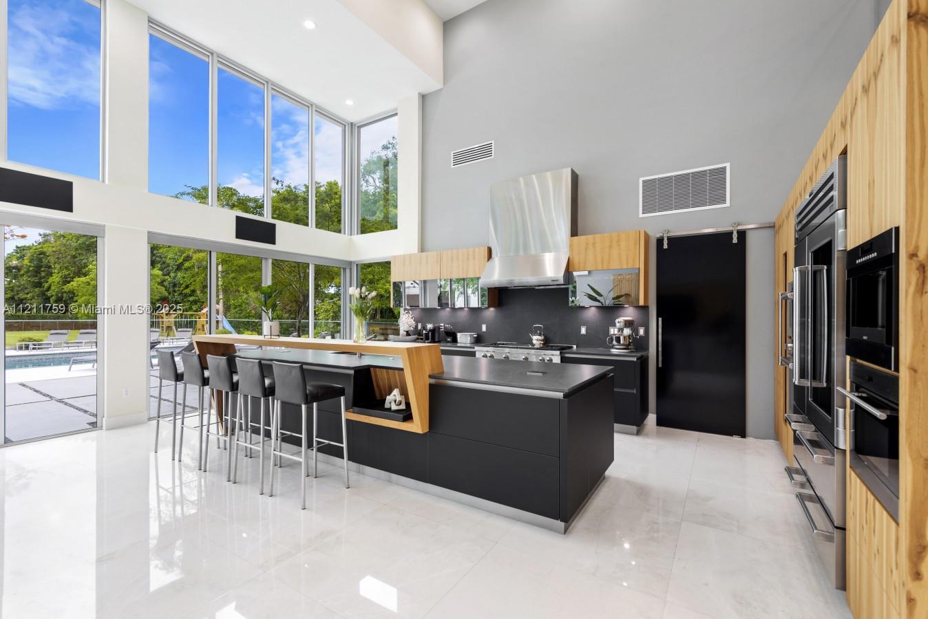 EVERGLADES SUGAR & LAND C - Residential Lease