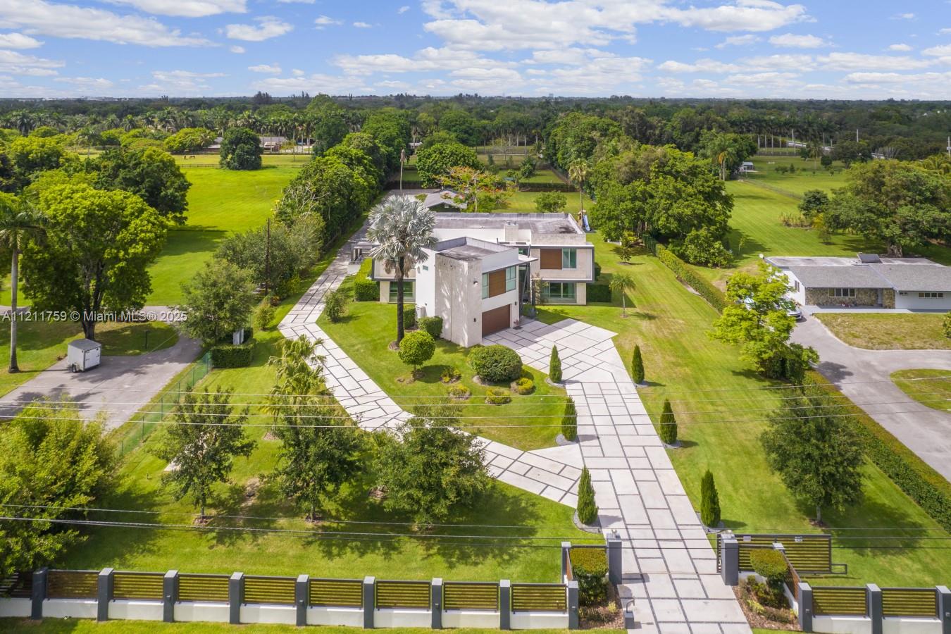 EVERGLADES SUGAR & LAND C - Residential Lease