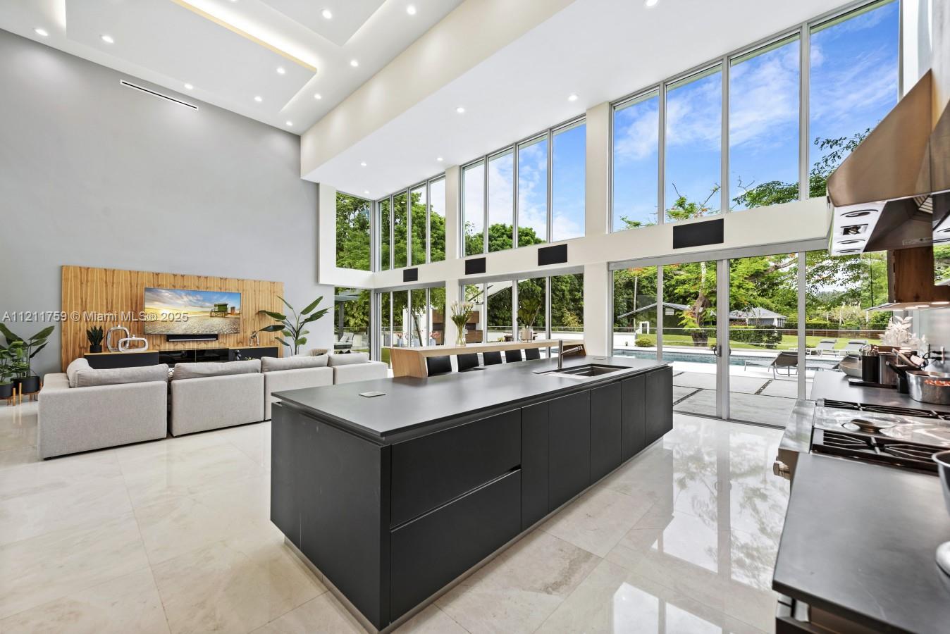 EVERGLADES SUGAR & LAND C - Residential Lease