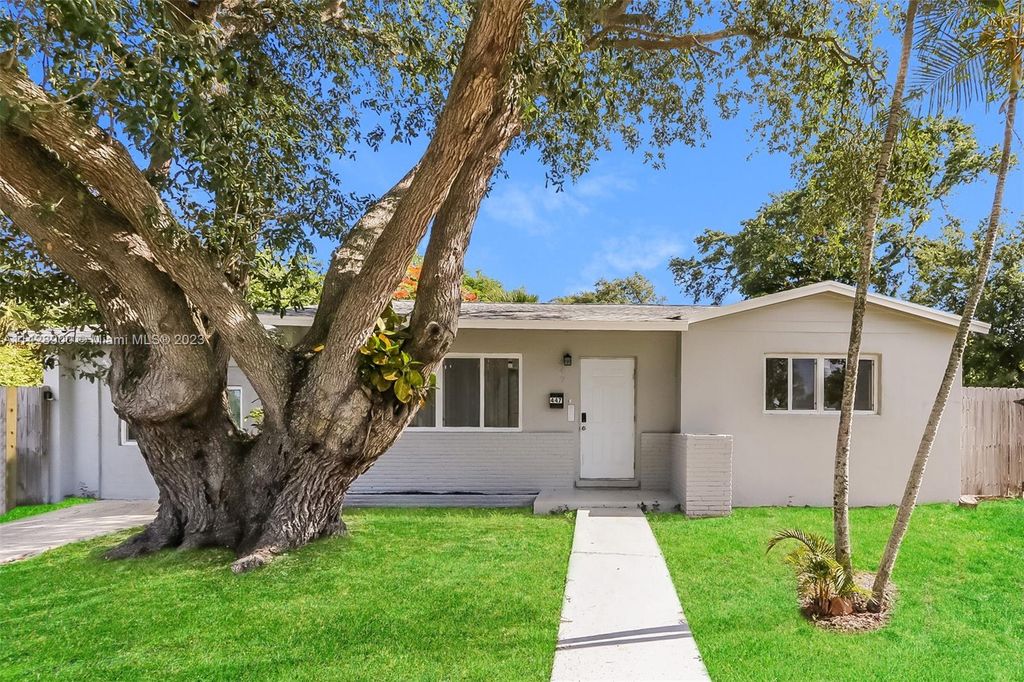 Photo of 447 Date Palm Dr, Lake Park, FL 33403 (MLS # A11428900)