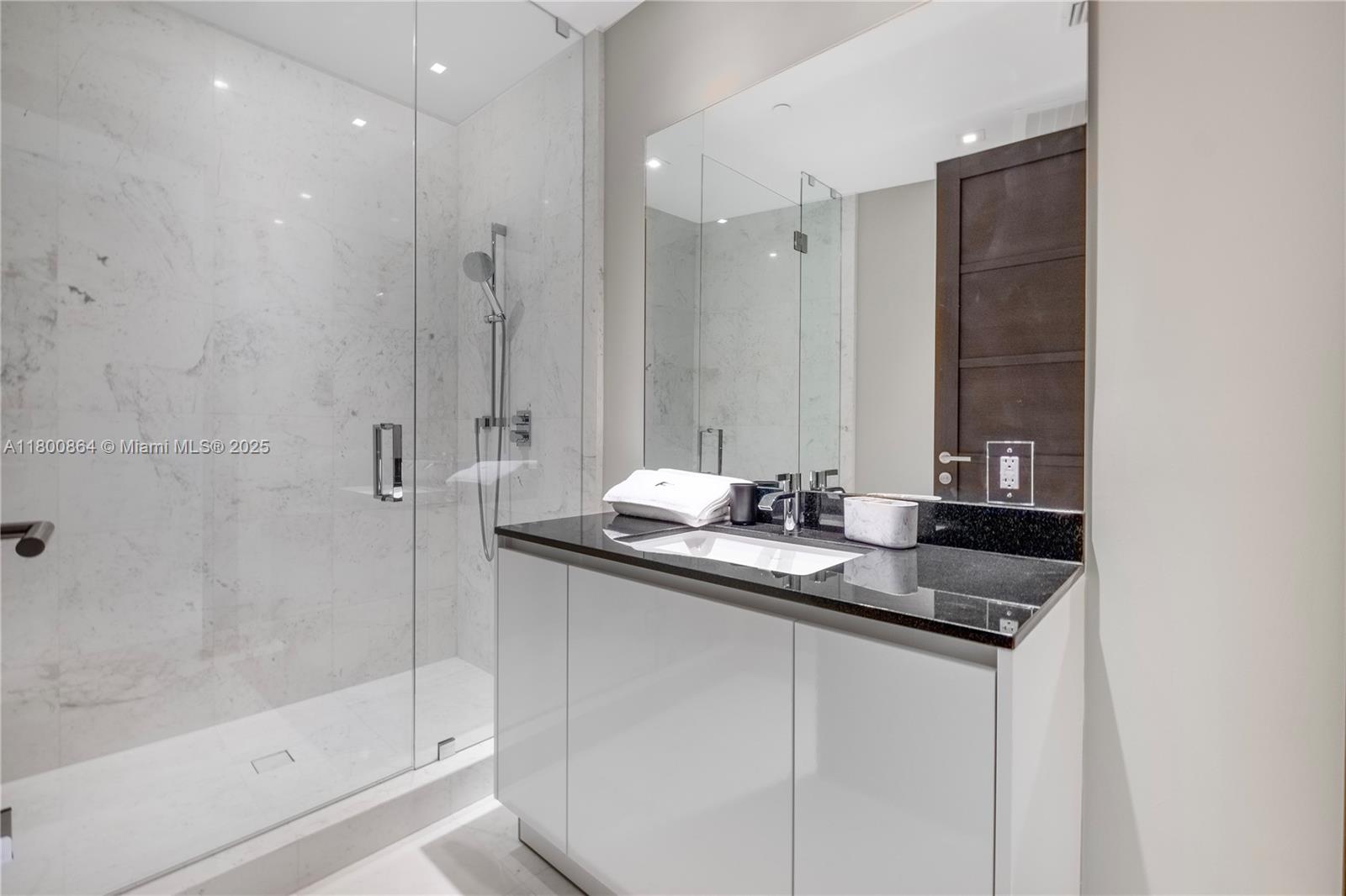 18555 COLLINS AVENUE COND - Residential
