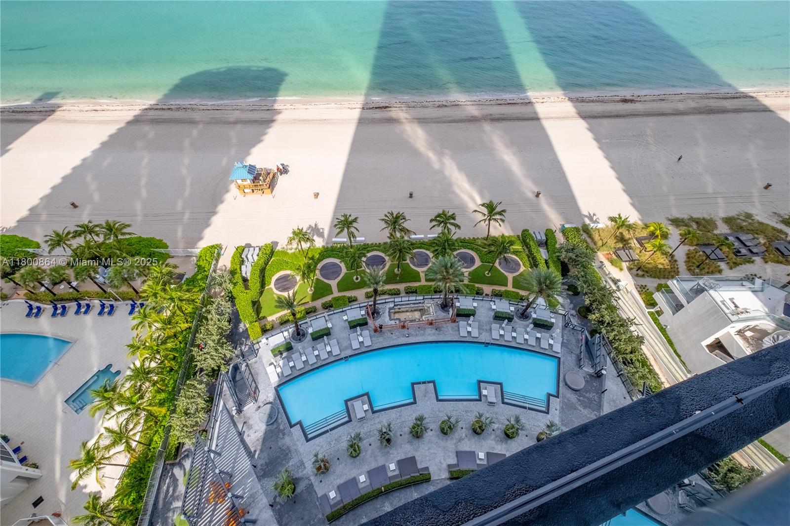 18555 COLLINS AVENUE COND - Residential