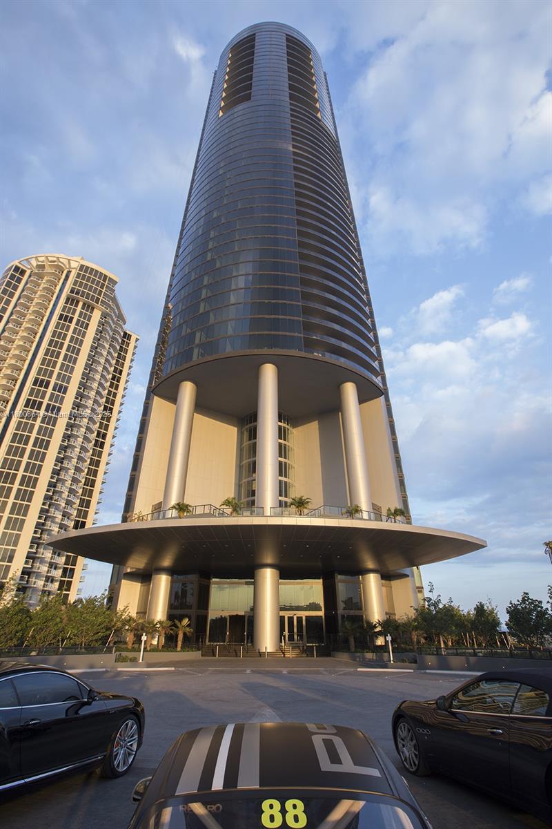 18555 COLLINS AVENUE COND - Residential