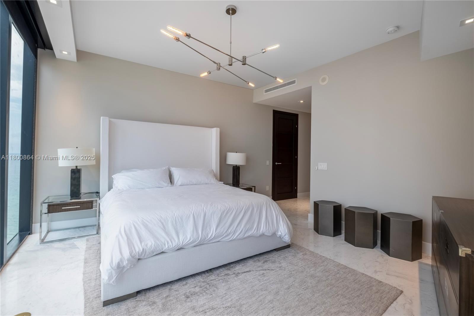 18555 COLLINS AVENUE COND - Residential